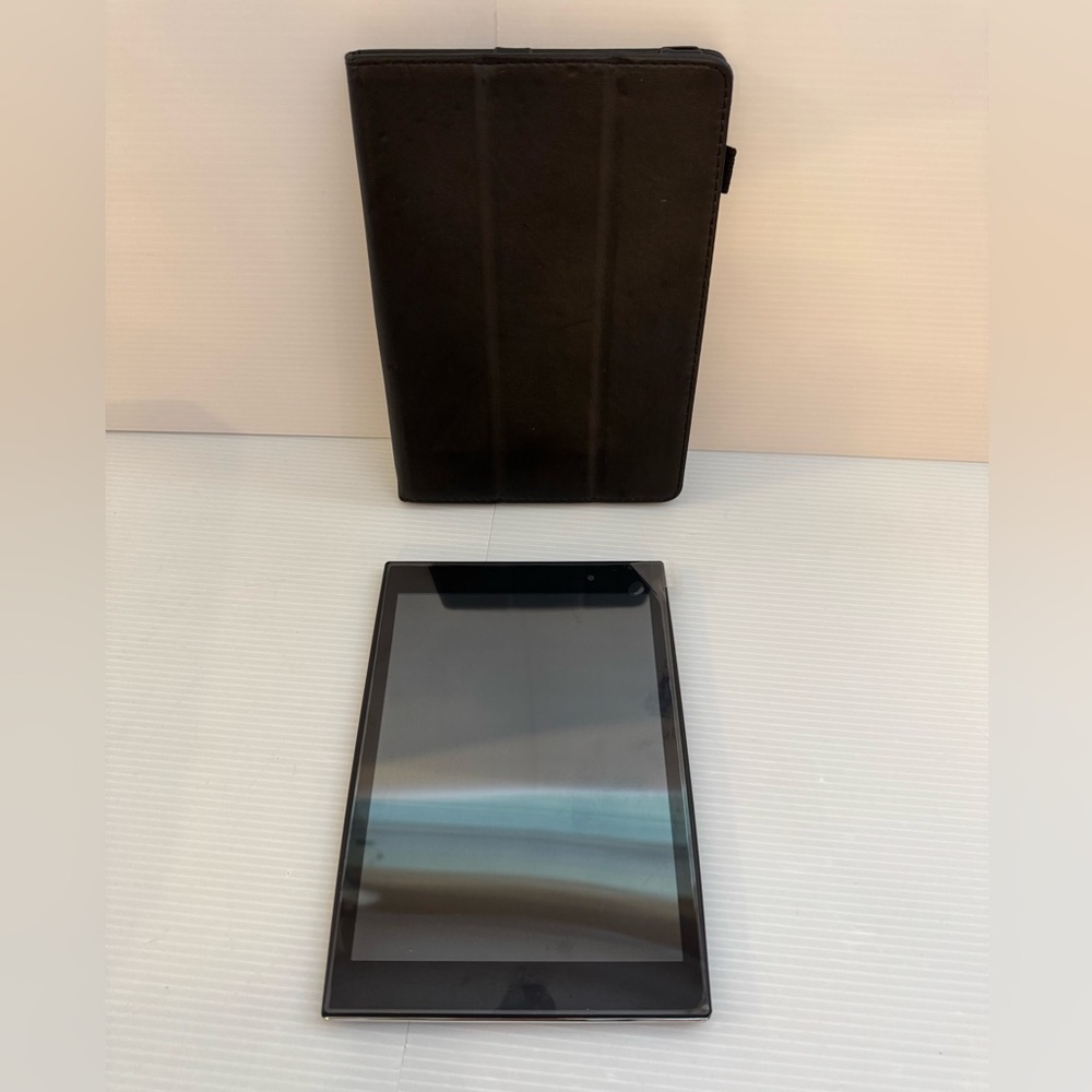 Gigaset Android 8 Inch QV830 8GB Black LCD Tablet With Black Case Tested Working